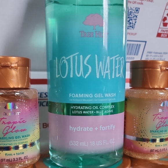 Tree Hut Lotus Water Foaming Gel Wash - Picture 4 of 7